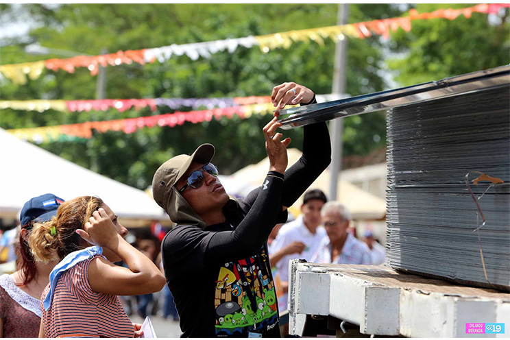 Gobierno celebra a las madres con la entrega del programa Plan Techo