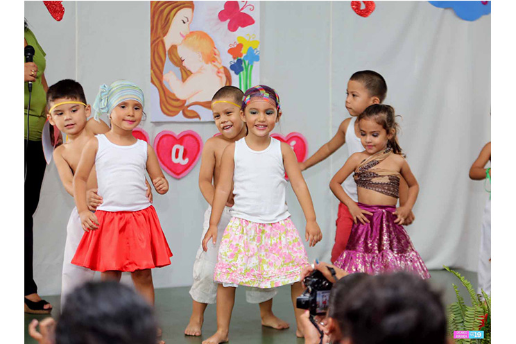 Niños y niñas del CDI de San Judas festejan a sus mamás