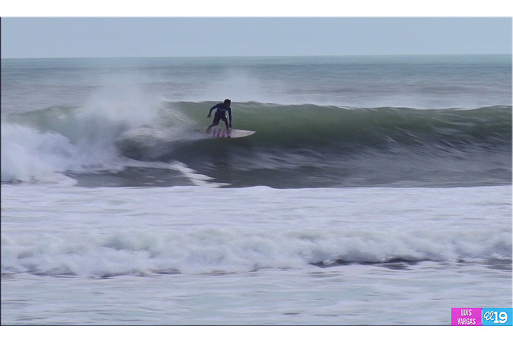 Olas y Surf mueven el motor del turismo en Tola