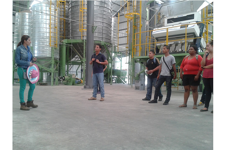 Estudiantes del Tecnológico de Ticuantepe visitan centro de investigación del INTA