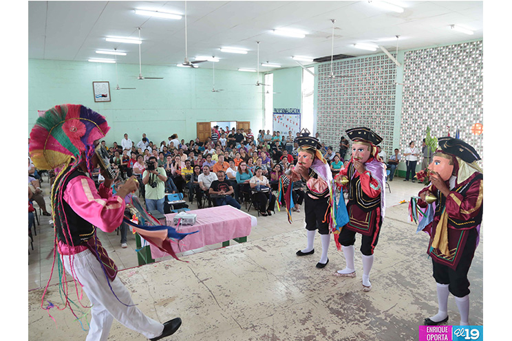 Madres y maestras: entre el hogar y la escuela