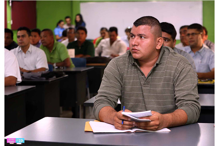 Conductores con licencias suspendidas reciben seminario sobre responsabilidad vial
