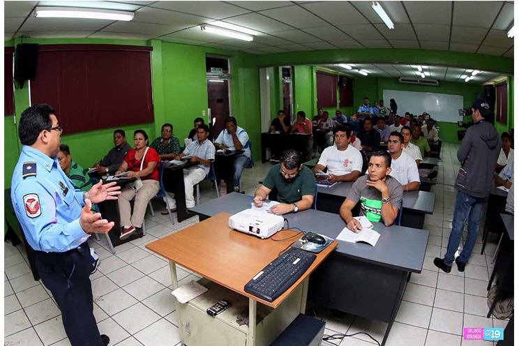 Conductores con licencias suspendidas reciben seminario sobre responsabilidad vial
