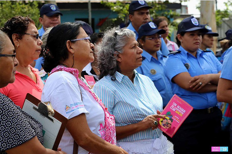 Consejerías familiares móviles visitan a comerciantes del Mercado Oriental