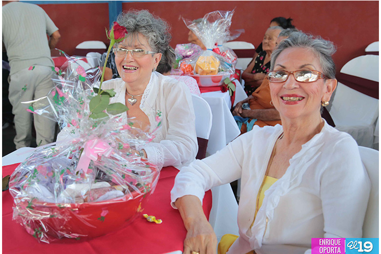Madres de héroes y mártires celebran su día con mucha alegría