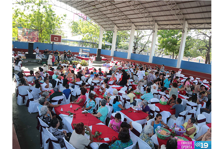 Madres de héroes y mártires celebran su día con mucha alegría