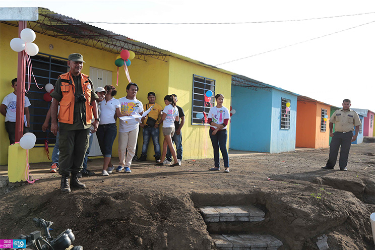 Realizan traslado de familias a Ciudad Belén