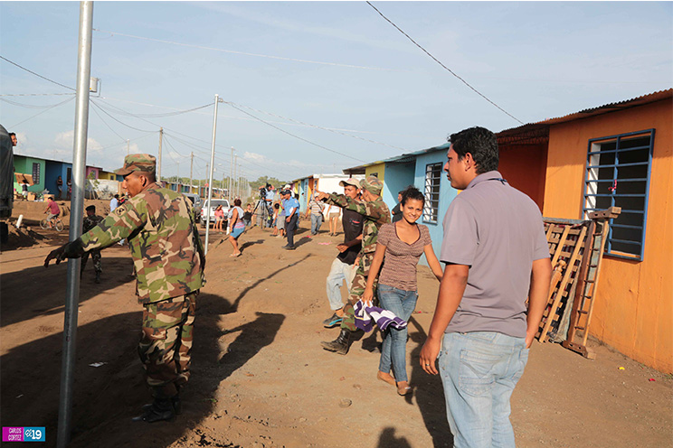 Realizan traslado de familias a Ciudad Belén