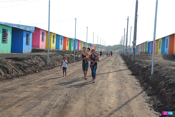 Realizan traslado de familias a Ciudad Belén