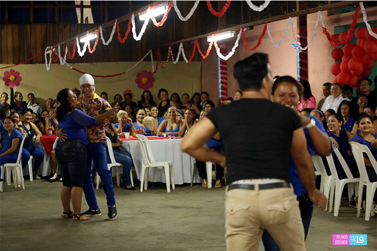 Privadas de libertad de 'La Esperanza' celebran el Día de las Madres
