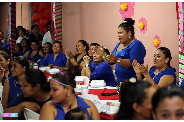 Privadas de libertad de 'La Esperanza' celebran el Día de las Madres