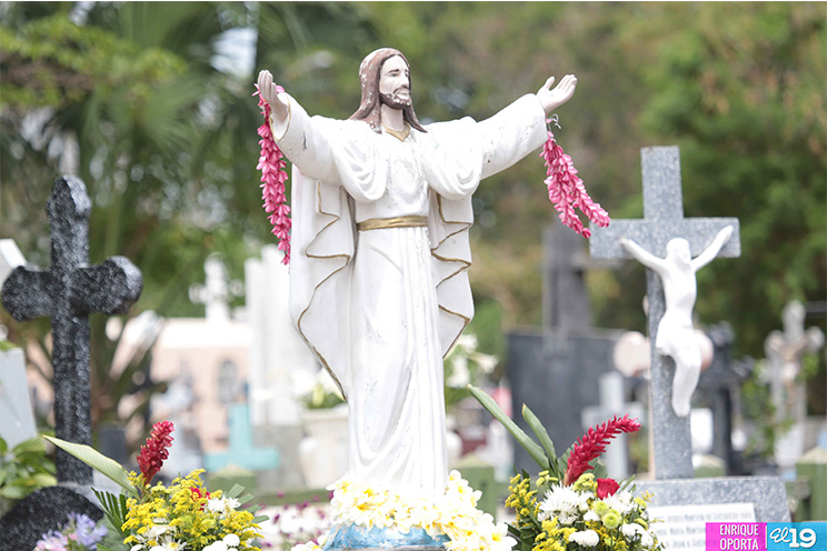 Nicaragüenses rinden honores a las madres que viven en los corazones