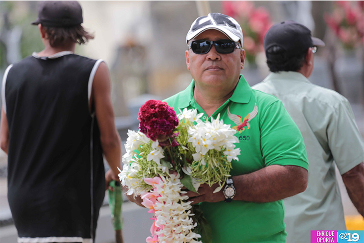 Nicaragüenses rinden honores a las madres que viven en los corazones
