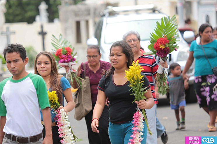 Nicaragüenses rinden honores a las madres que viven en los corazones