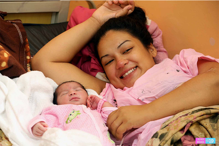 Celebran Día de las Madres en Hospital Bertha Calderón