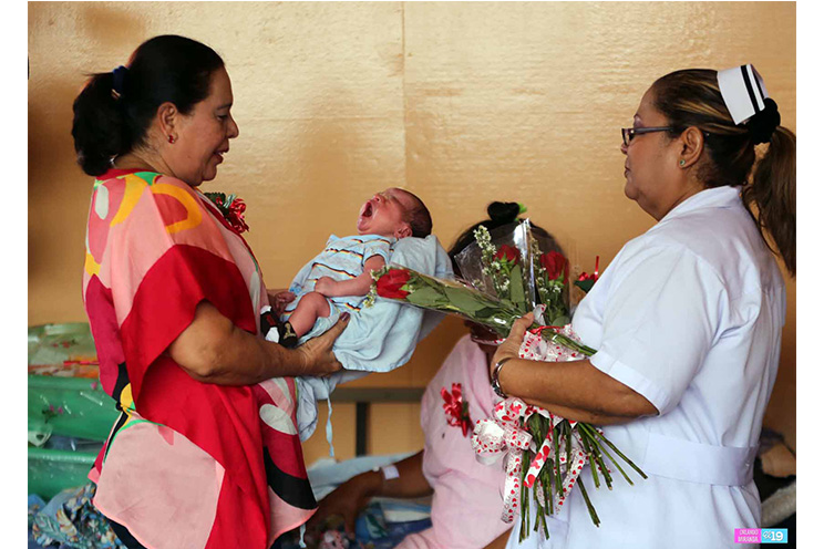 Celebran Día de las Madres en Hospital Bertha Calderón
