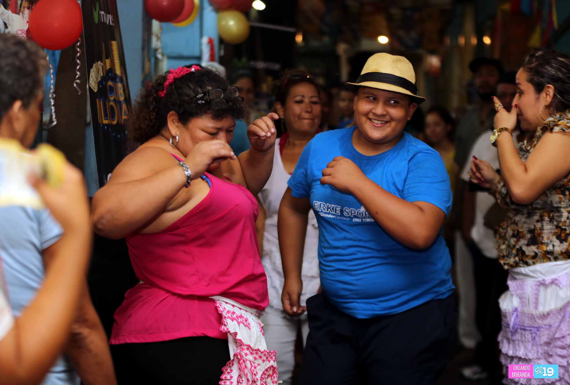 Madres del mercado periférico de Managua celebran con mariachi su Día