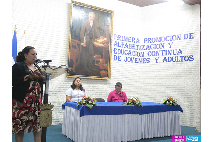 17 jóvenes y adultos trabajadores de ALMA son alfabetizados y culminan sus estudios de primaria 