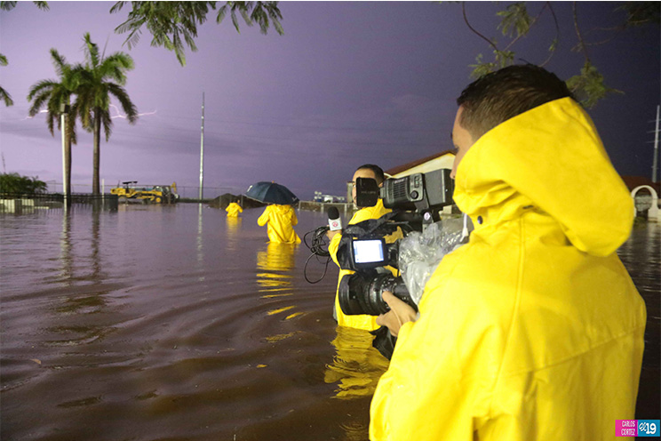Intenso aguacero deja Managua con el agua hasta el cuello