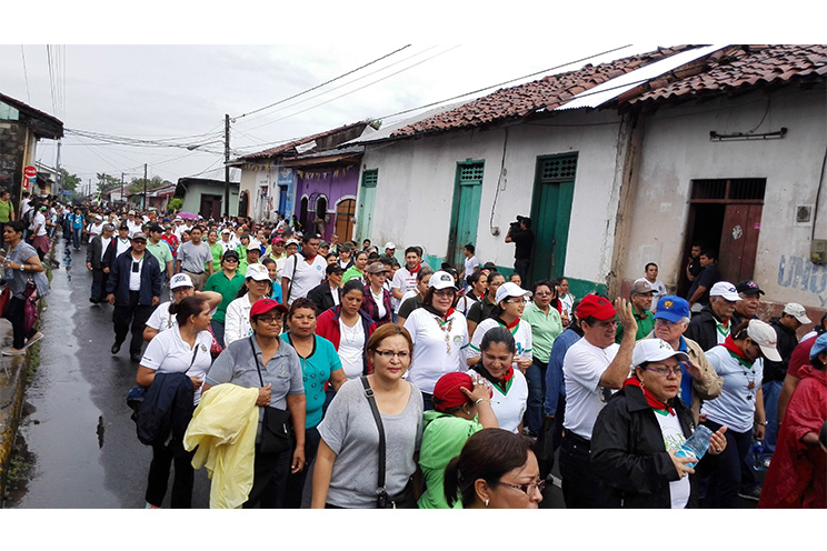 Miles de estudiantes de León protagonizan marcha ecológica en apoyo al Gran Canal Interoceánico