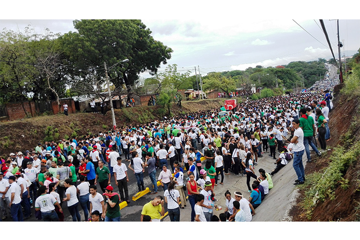Miles de estudiantes de León protagonizan marcha ecológica en apoyo al Gran Canal Interoceánico