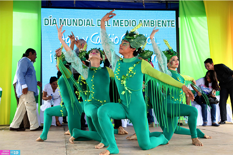 Miles participan en la XIV edición de la Feria Nacional de la Tierra