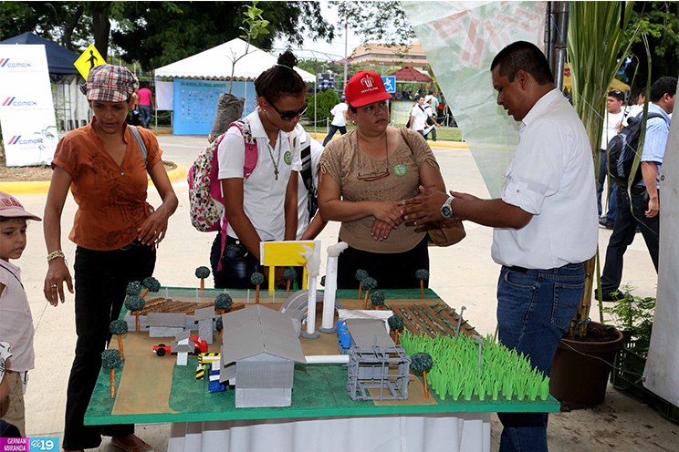 Miles participan en la XIV edición de la Feria Nacional de la Tierra