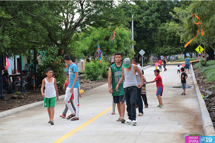 Comuna capitalina lleva bienestar y alegría a familias del barrio Santa Ana Norte