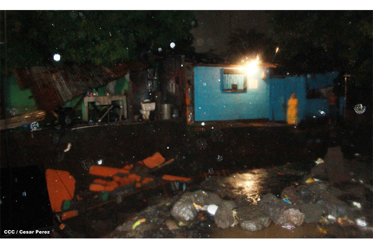 Gobierno habilita nuevo albergue y evacúa a familias de Managua afectadas por intensas lluvias 