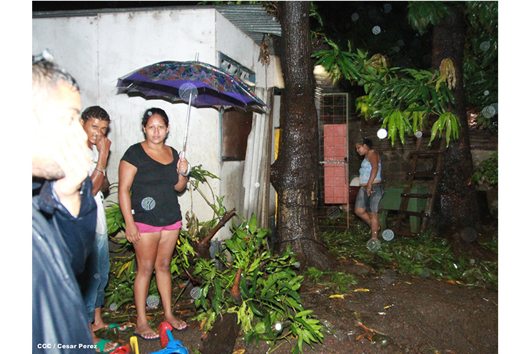 Gobierno habilita nuevo albergue y evacúa a familias de Managua afectadas por intensas lluvias 