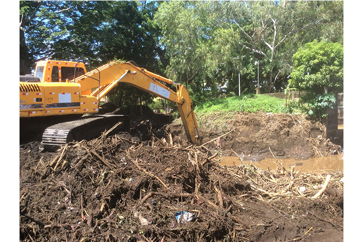 Alcaldía de Managua en labores de limpieza en carretera norte