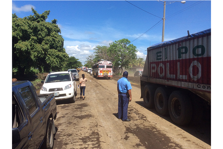 Alcaldía de Managua en labores de limpieza en carretera norte