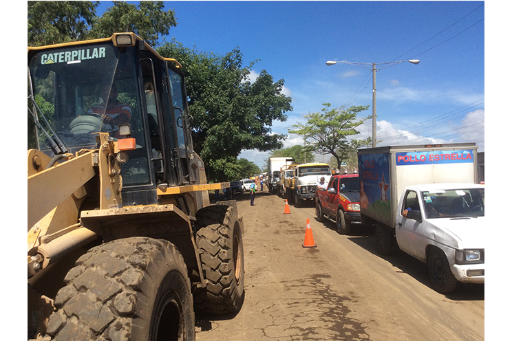 Alcaldía de Managua en labores de limpieza en carretera norte