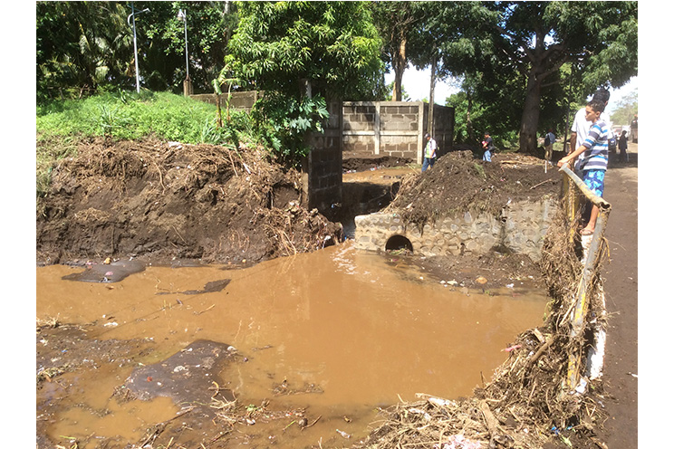 Alcaldía de Managua en labores de limpieza en carretera norte