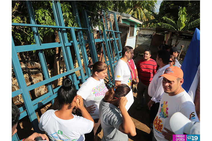 Gobierno entrega materiales para construcción de viviendas a familias afectadas por las lluvias