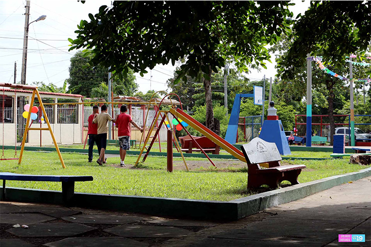Inauguran mejoramiento del parque en la Colonia Cristian Pérez