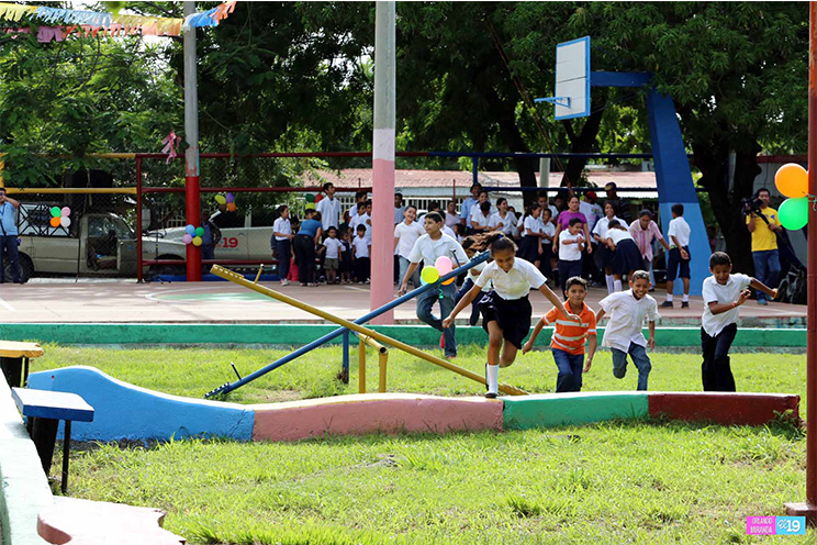Inauguran mejoramiento del parque en la Colonia Cristian Pérez