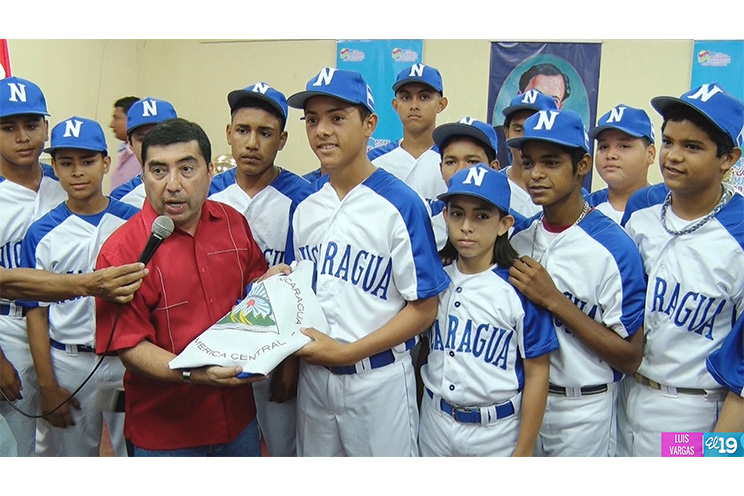 Alcaldía abandera a seleccionados de boxeo, béisbol y baloncesto