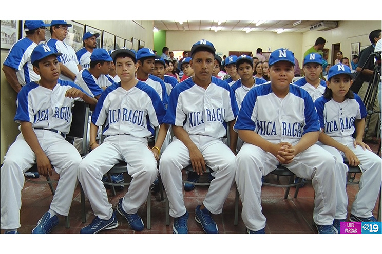 Alcaldía abandera a seleccionados de boxeo, béisbol y baloncesto