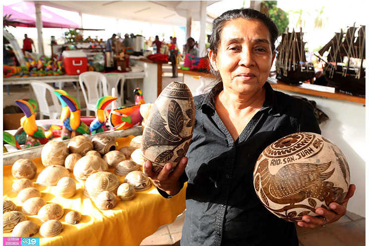 Pequeños artesanos de todo el país ofertan su ingenio y creatividad en el Tiangue La Fé
