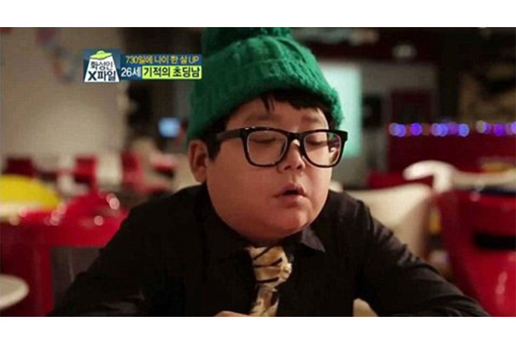 Parece un niño de 10 años pero tiene 26