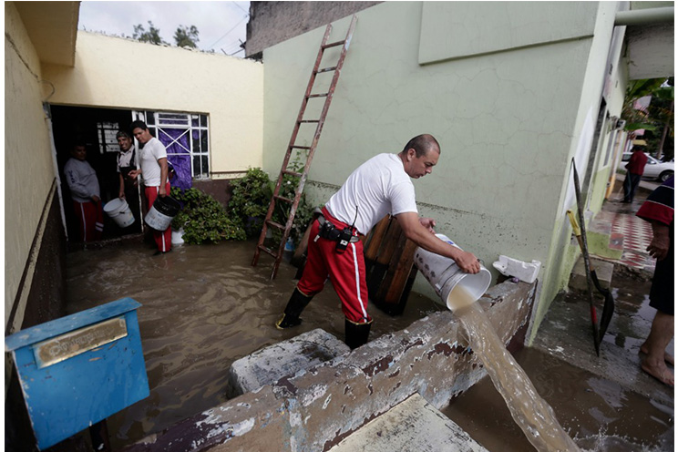 Lluvia deja más de 700 casas afectadas en México