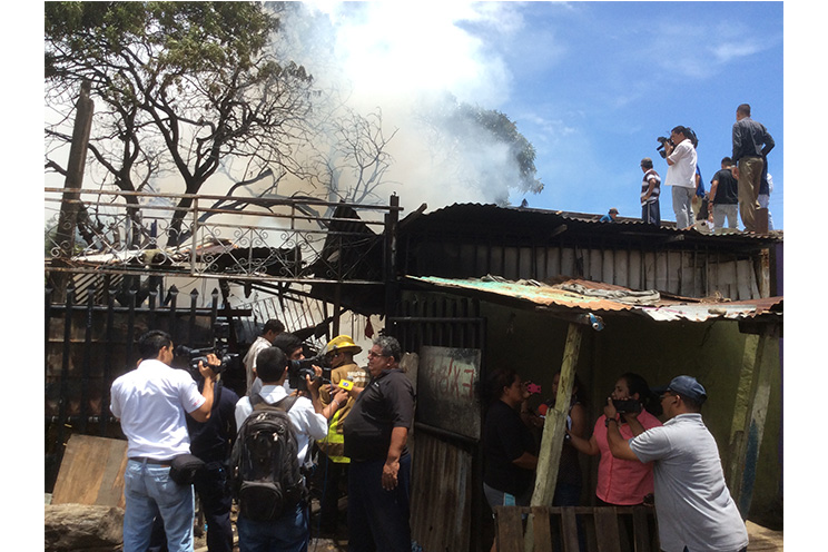 Incendio consume vivienda de anciana de 75 años