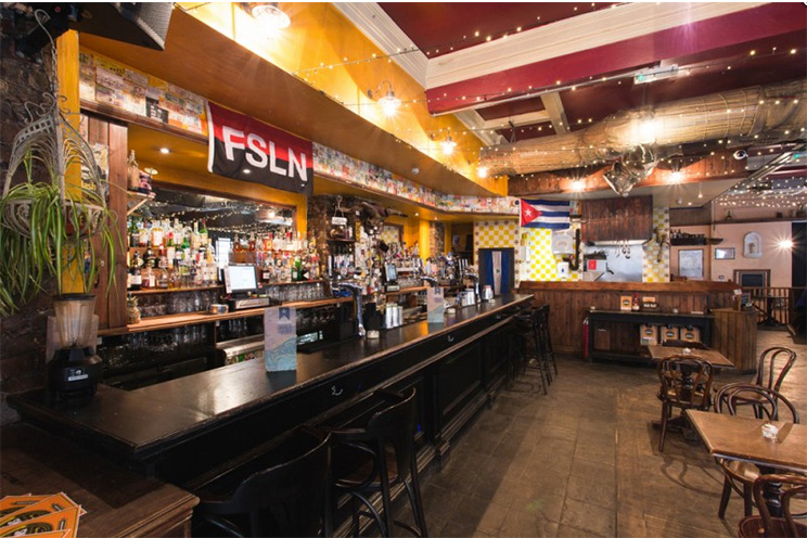 Sandinista: Un bar en Inglaterra inspirado en nuestra Revolución