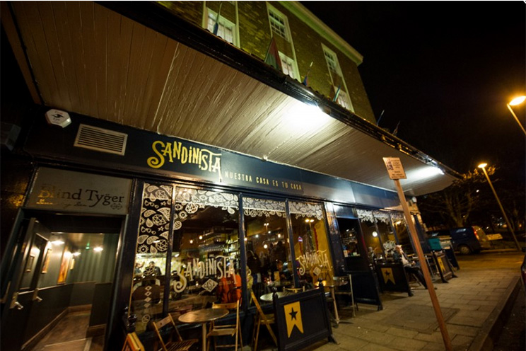 Sandinista: Un bar en Inglaterra inspirado en nuestra Revolución