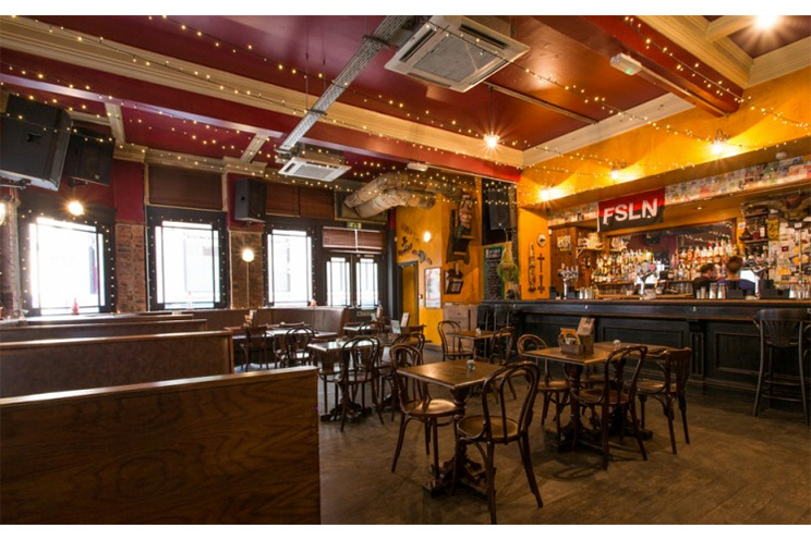 Sandinista: Un bar en Inglaterra inspirado en nuestra Revolución