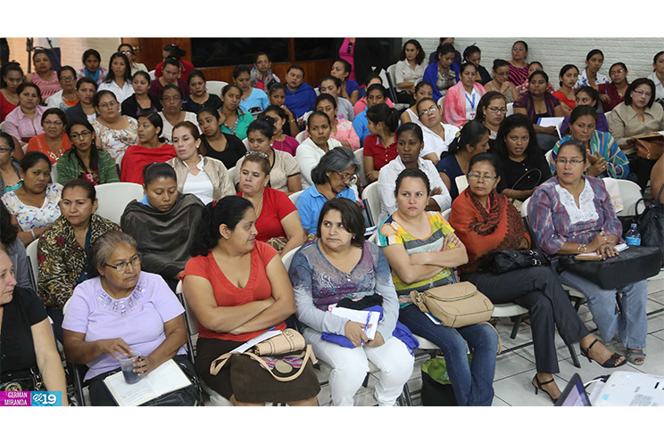 Profundizan en capacitación de modelo de atención integral familiar