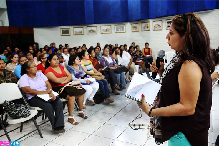 Profundizan en capacitación de modelo de atención integral familiar