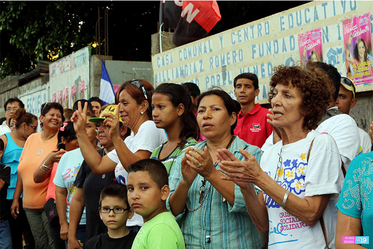 Capitalinos honran a sus héroes con algarabía y espíritu de compromiso