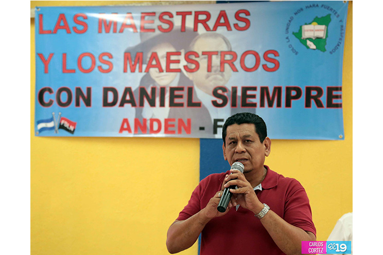 Maestros celebran reivindicaciones sociales y laborales